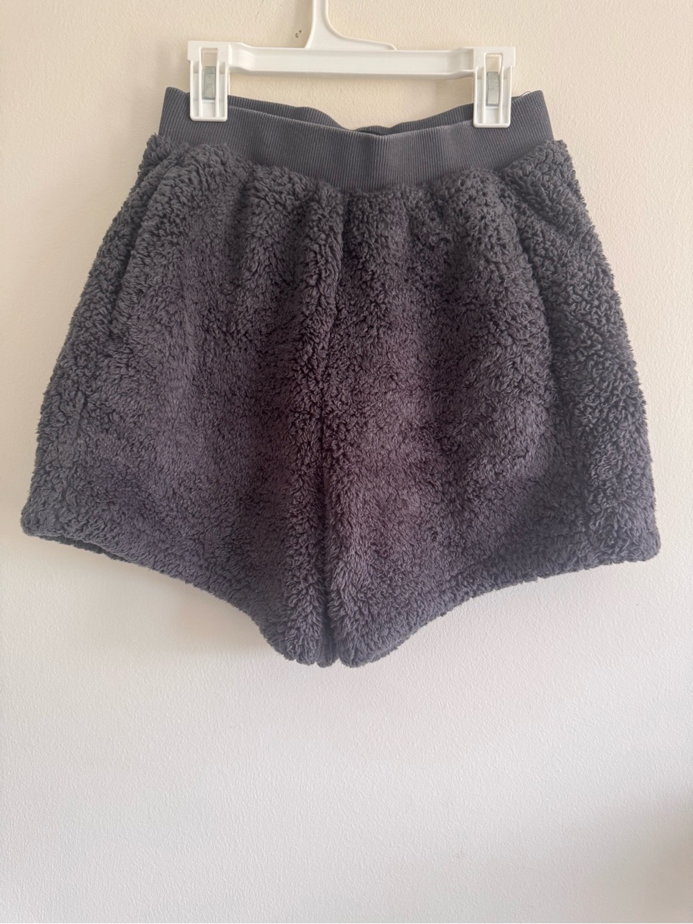Ugg Cozy Plush Women’s grey/navy Sherpa Shorts